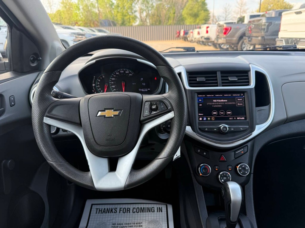 Chevrolet Sonic Vehicle Full-screen Gallery Image 21
