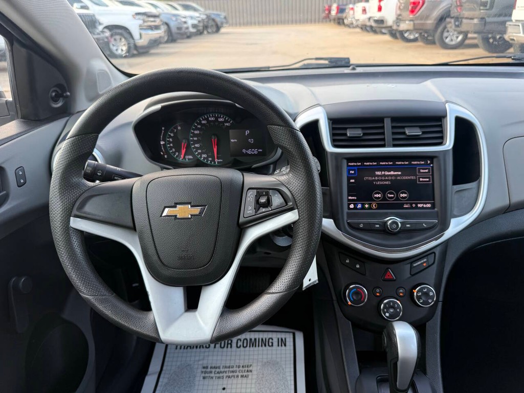 Chevrolet Sonic Vehicle Full-screen Gallery Image 22