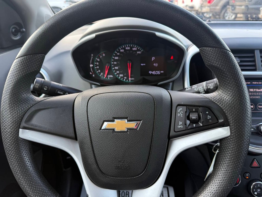 Chevrolet Sonic Vehicle Full-screen Gallery Image 24