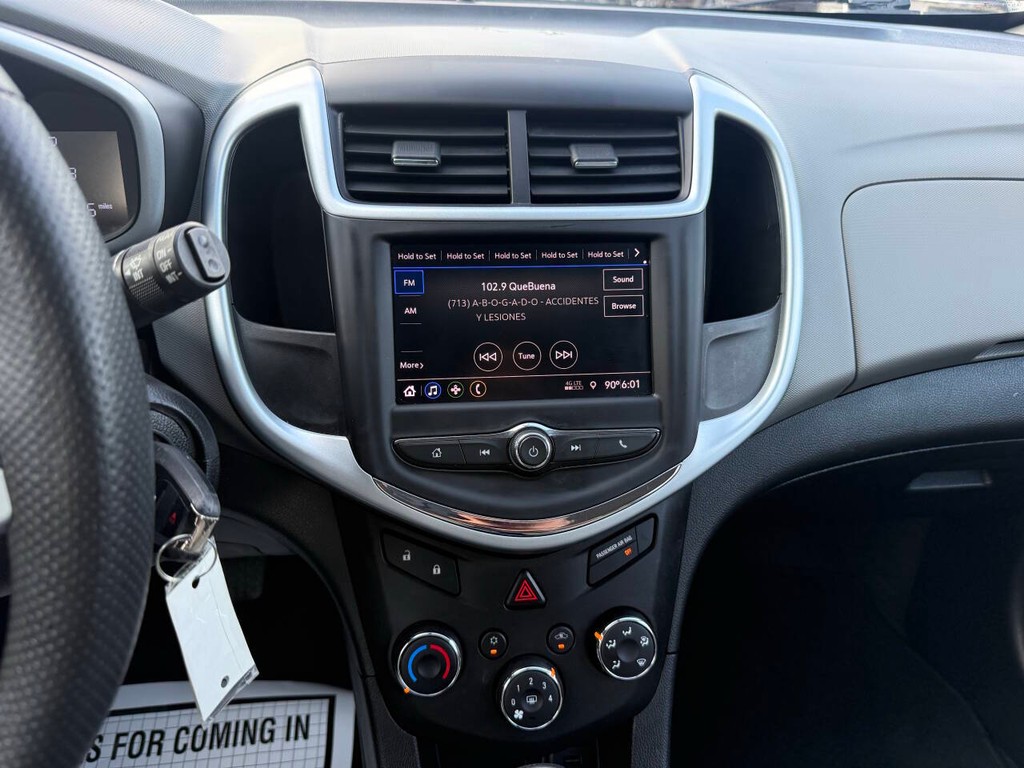 Chevrolet Sonic Vehicle Full-screen Gallery Image 25