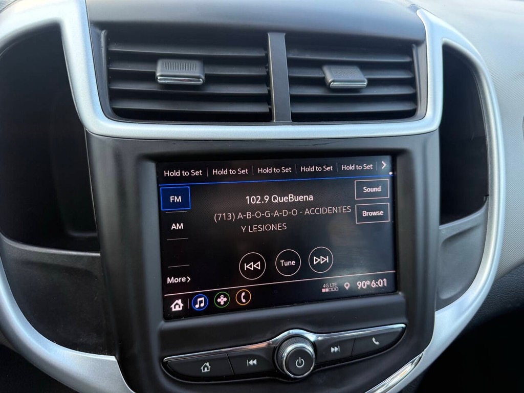 Chevrolet Sonic Vehicle Full-screen Gallery Image 26