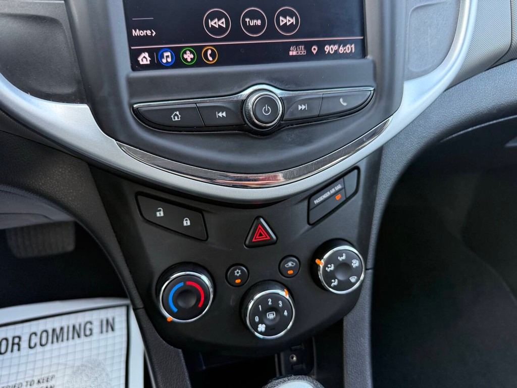 Chevrolet Sonic Vehicle Full-screen Gallery Image 28