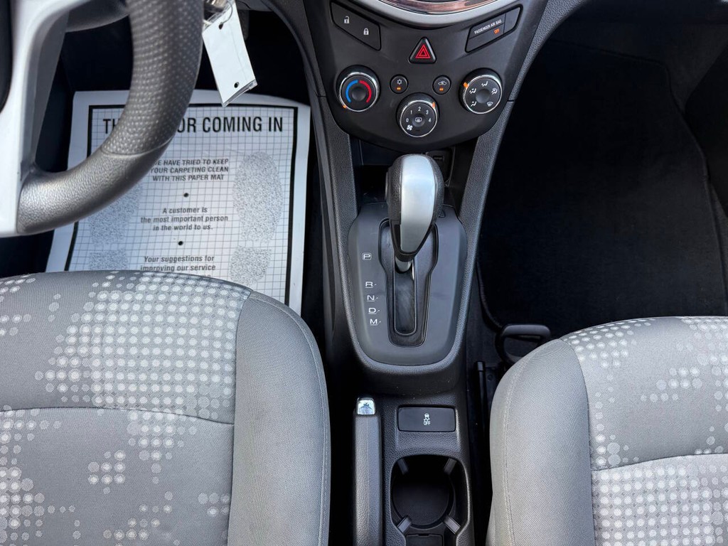 Chevrolet Sonic Vehicle Full-screen Gallery Image 29