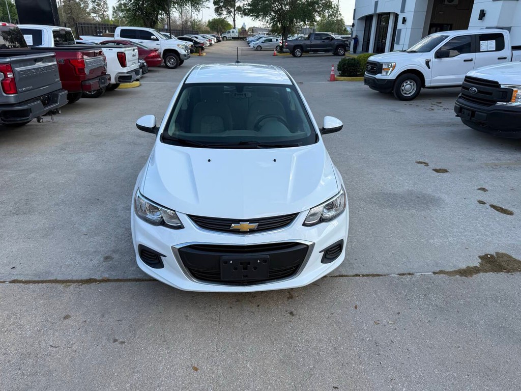 Chevrolet Sonic Vehicle Full-screen Gallery Image 38