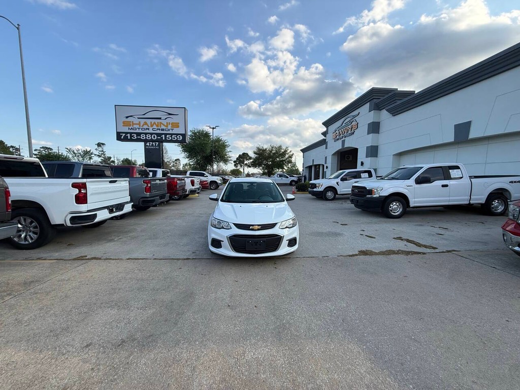 Chevrolet Sonic Vehicle Full-screen Gallery Image 40