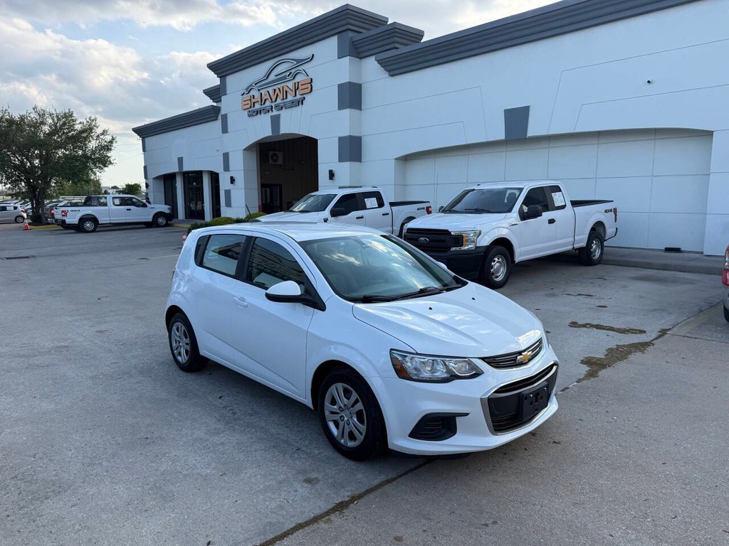 Chevrolet Sonic Vehicle Full-screen Gallery Image 41