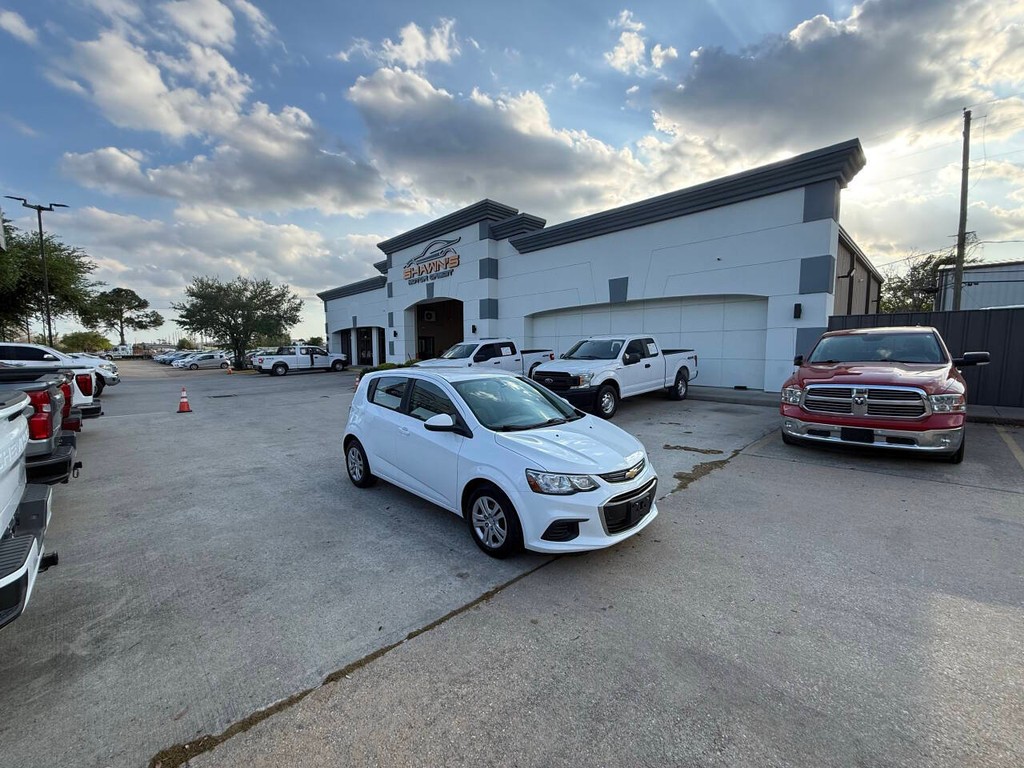 Chevrolet Sonic Vehicle Full-screen Gallery Image 43