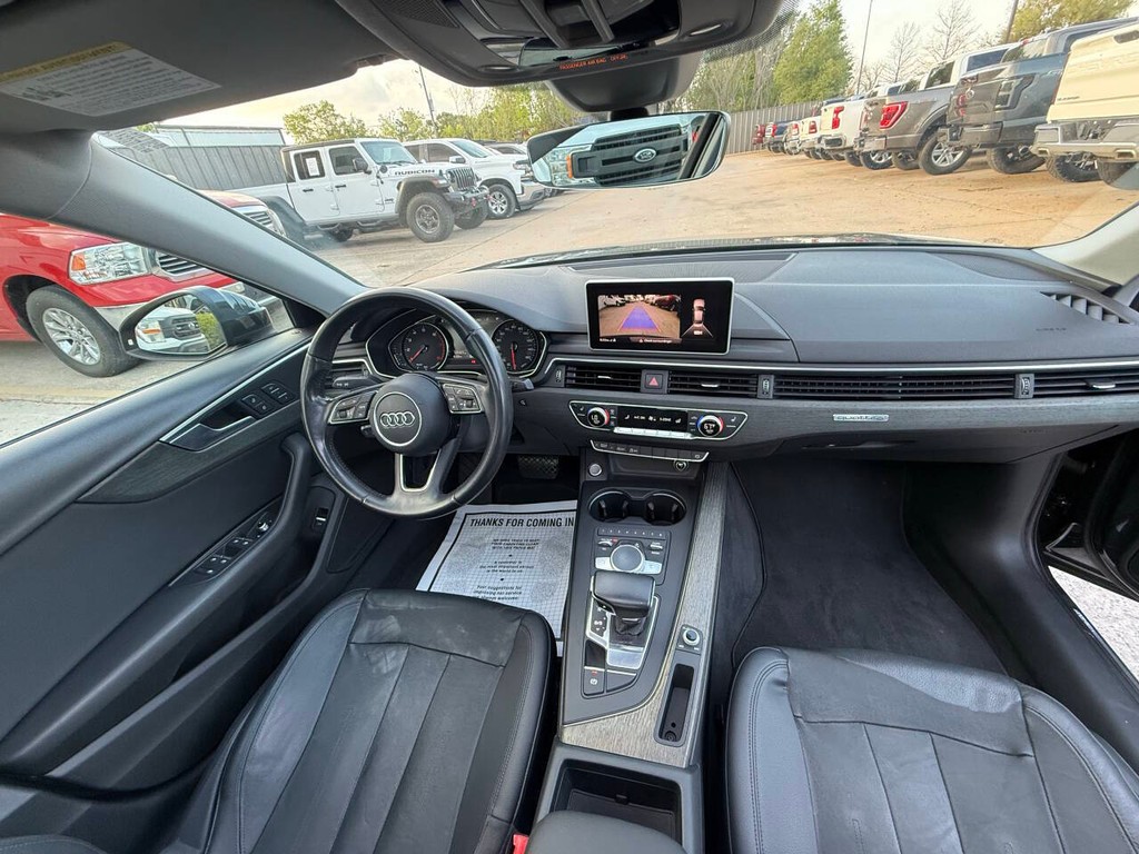 Audi A4 Vehicle Full-screen Gallery Image 18