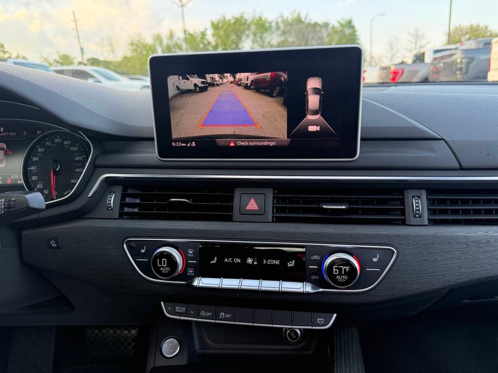 Audi A4 Vehicle Full-screen Gallery Image 22