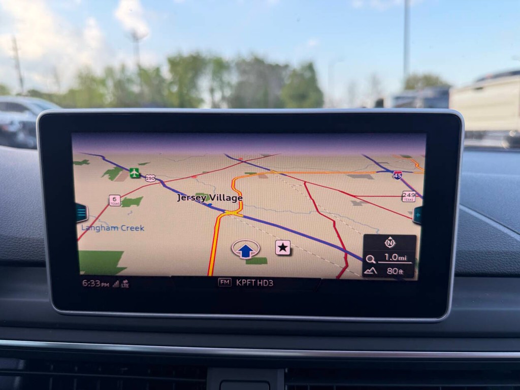 Audi A4 Vehicle Full-screen Gallery Image 23