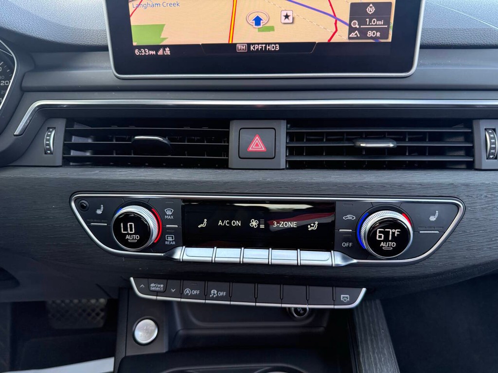 Audi A4 Vehicle Full-screen Gallery Image 26