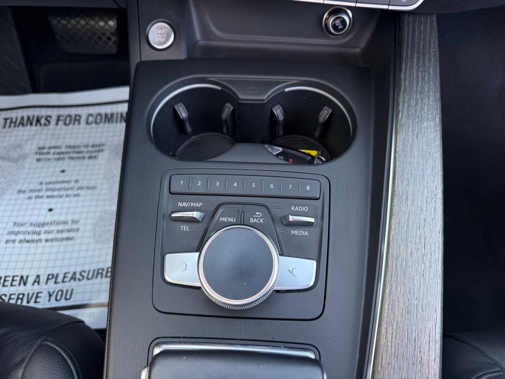 Audi A4 Vehicle Full-screen Gallery Image 27