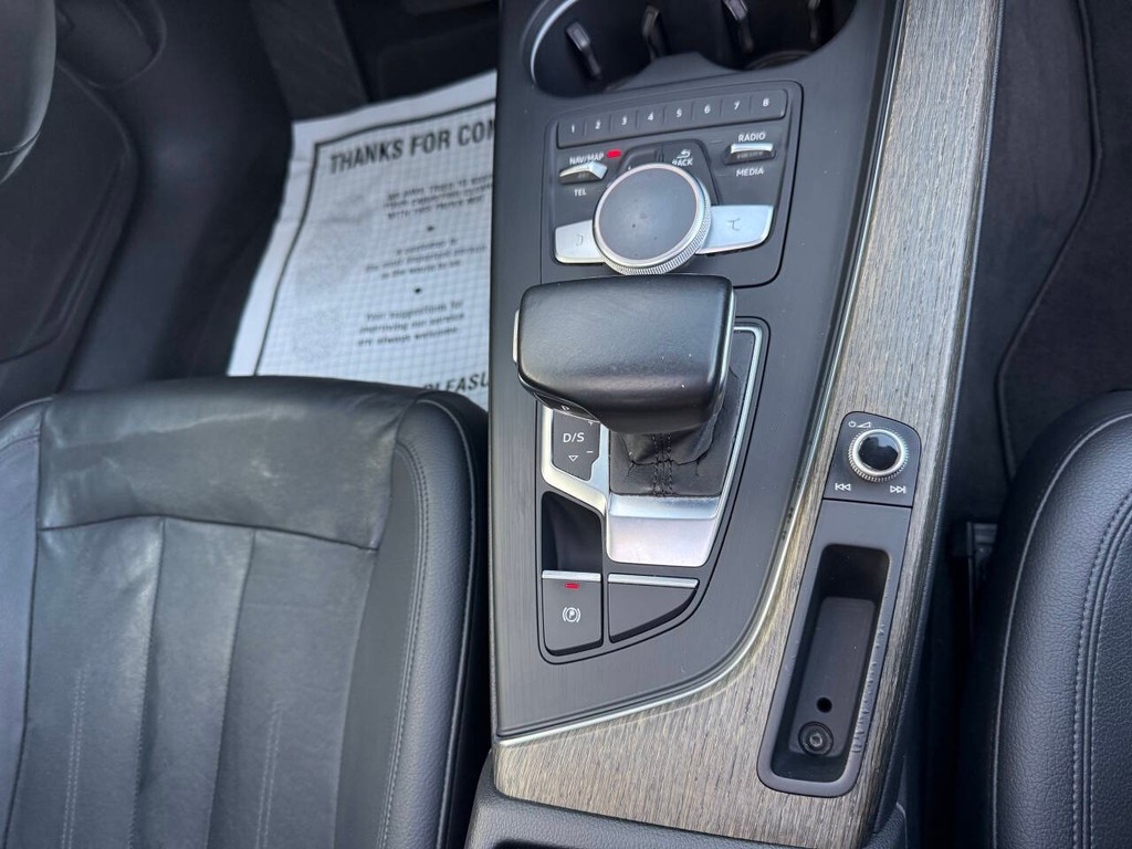 Audi A4 Vehicle Full-screen Gallery Image 28