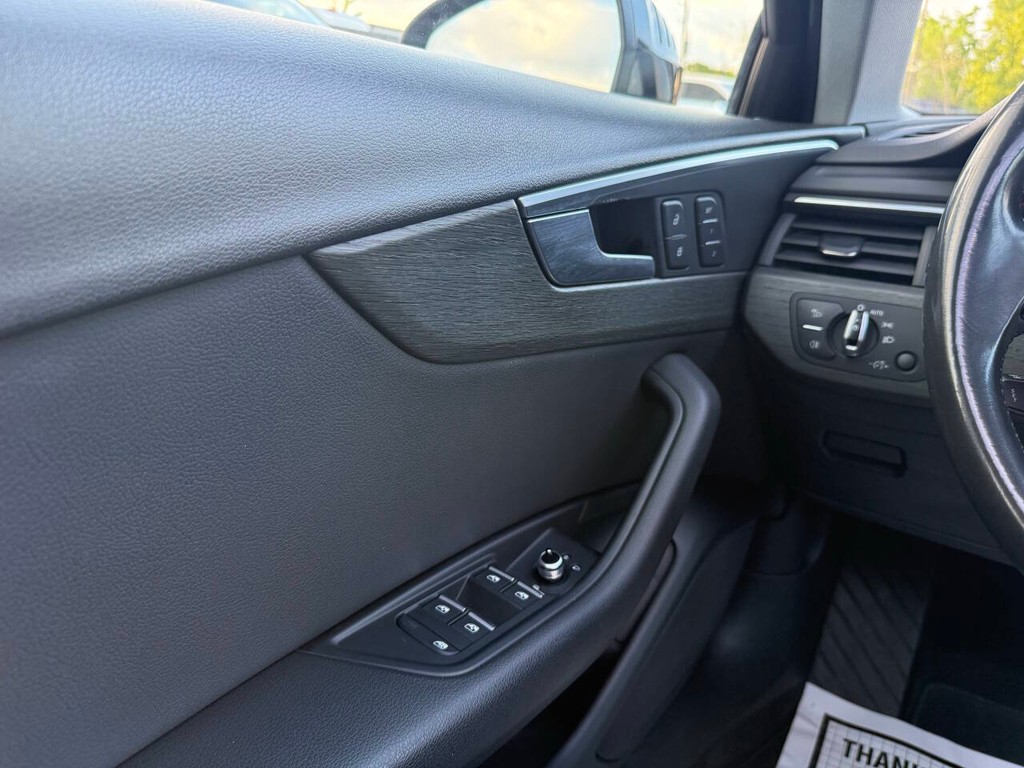 Audi A4 Vehicle Full-screen Gallery Image 29