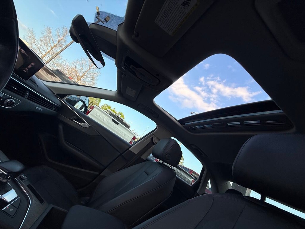 Audi A4 Vehicle Full-screen Gallery Image 30