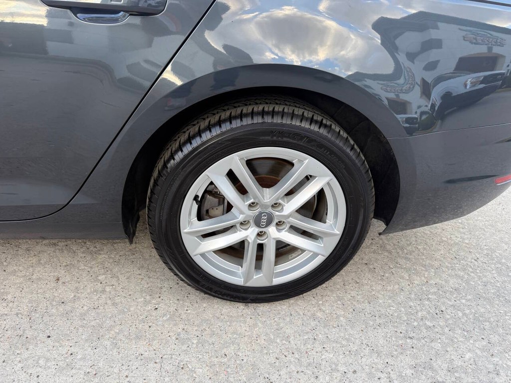 Audi A4 Vehicle Full-screen Gallery Image 35