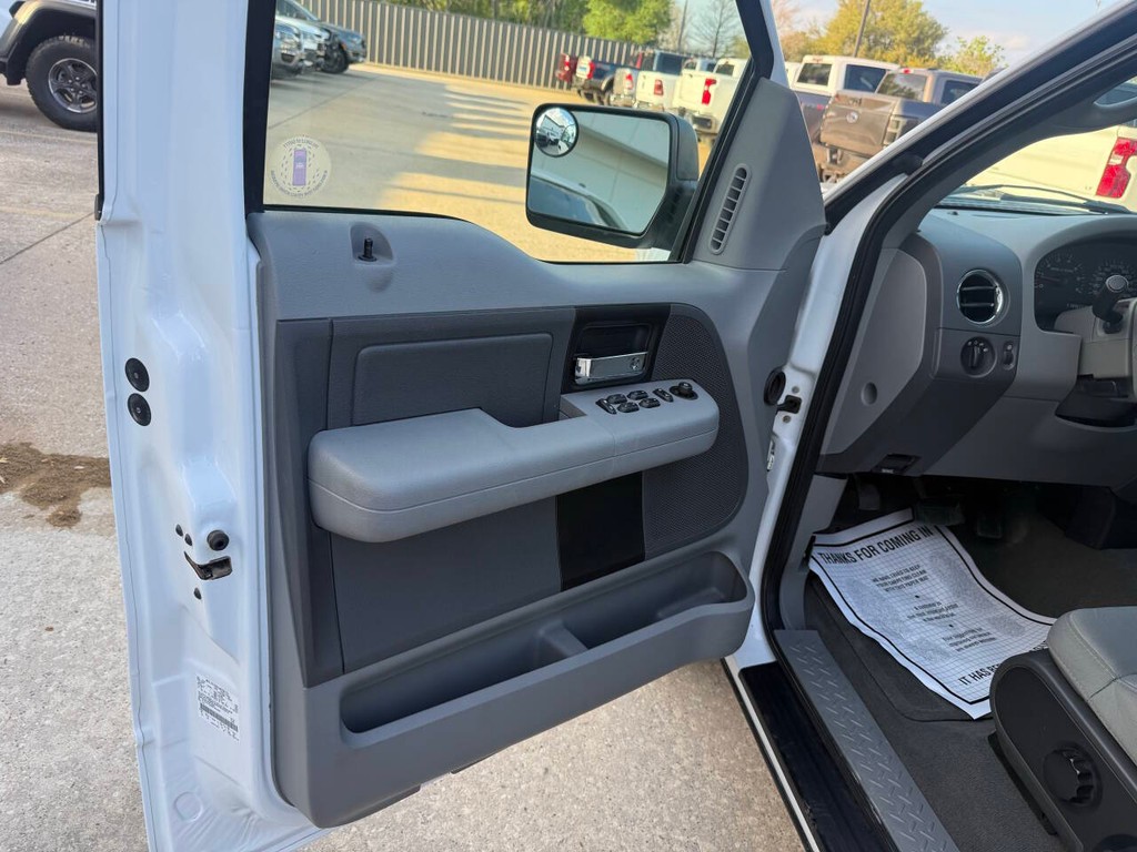 Ford F-150 Vehicle Full-screen Gallery Image 08