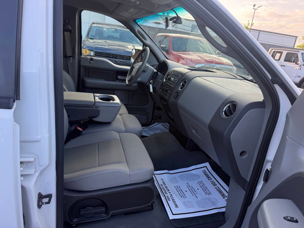 Ford F-150 Vehicle Full-screen Gallery Image 10