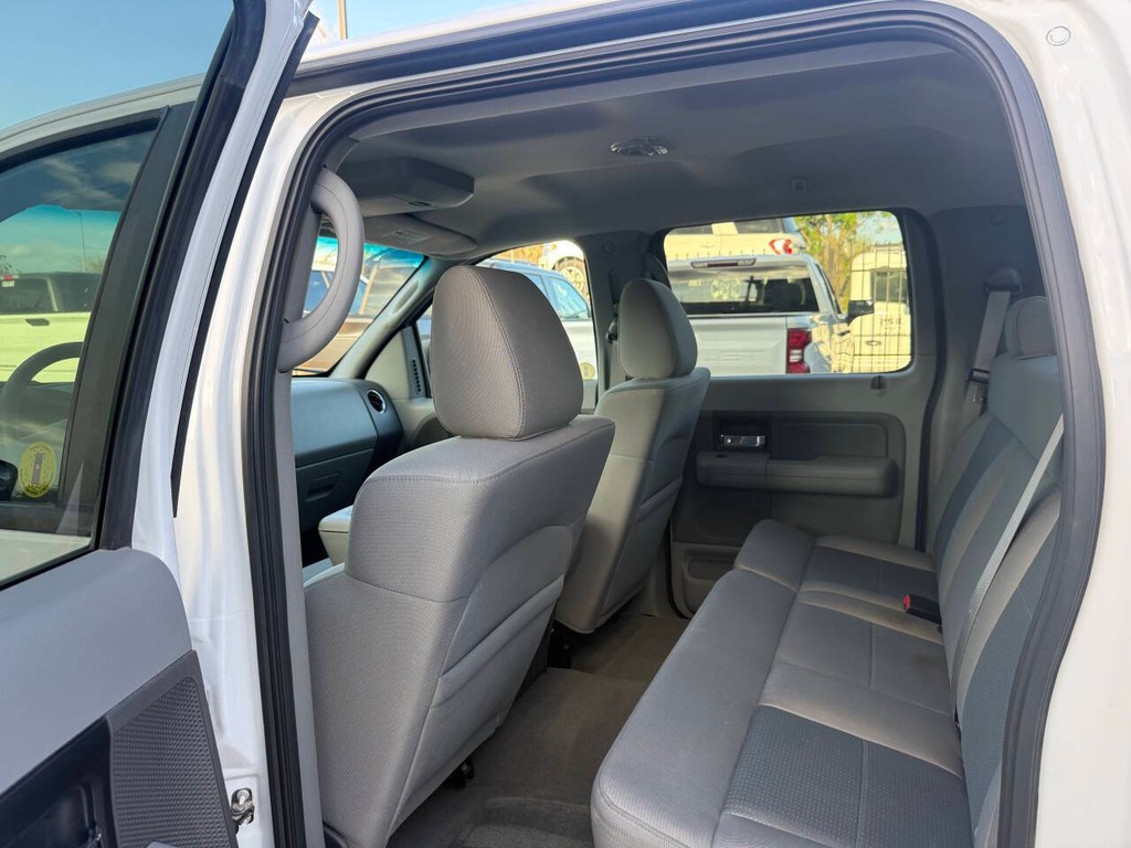 Ford F-150 Vehicle Full-screen Gallery Image 12