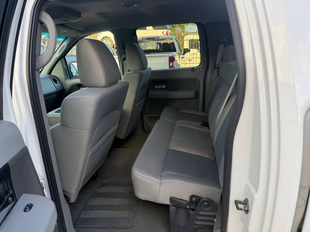 Ford F-150 Vehicle Full-screen Gallery Image 13