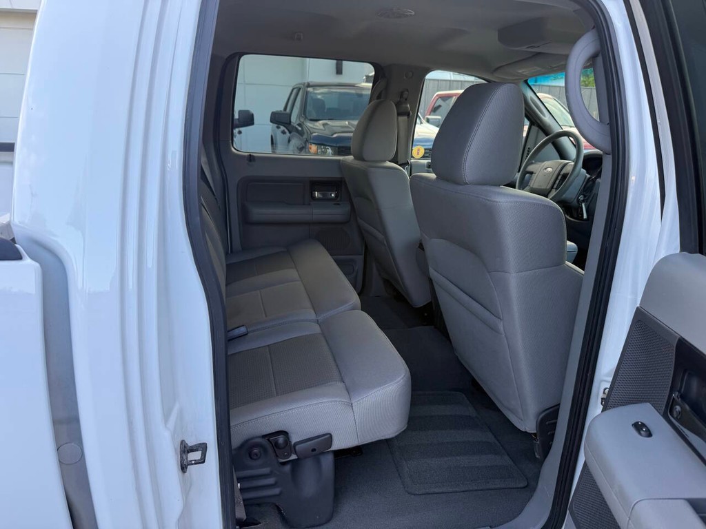 Ford F-150 Vehicle Full-screen Gallery Image 15