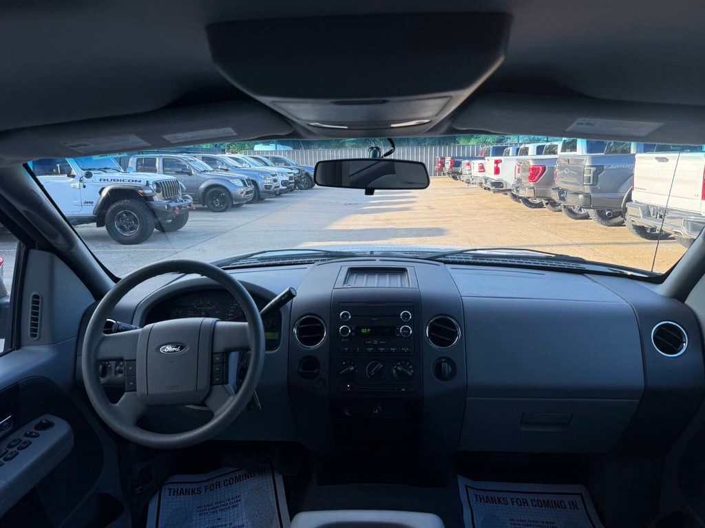 Ford F-150 Vehicle Full-screen Gallery Image 17