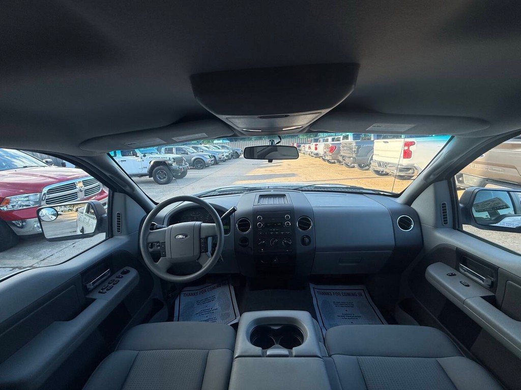 Ford F-150 Vehicle Full-screen Gallery Image 18