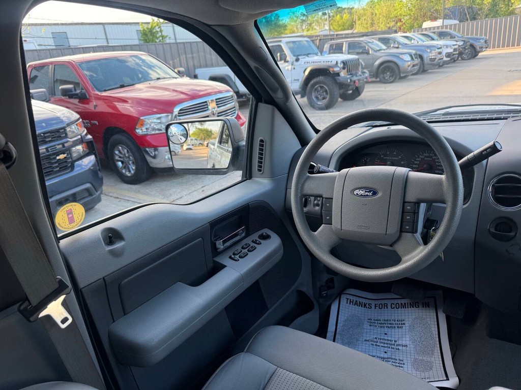 Ford F-150 Vehicle Full-screen Gallery Image 19