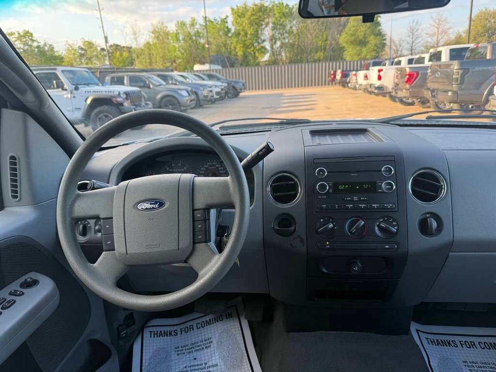 Ford F-150 Vehicle Full-screen Gallery Image 21