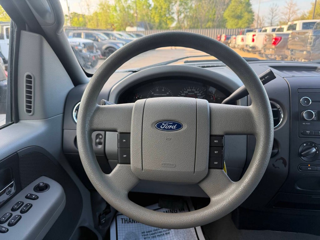 Ford F-150 Vehicle Full-screen Gallery Image 22
