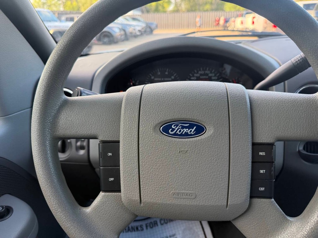 Ford F-150 Vehicle Full-screen Gallery Image 23