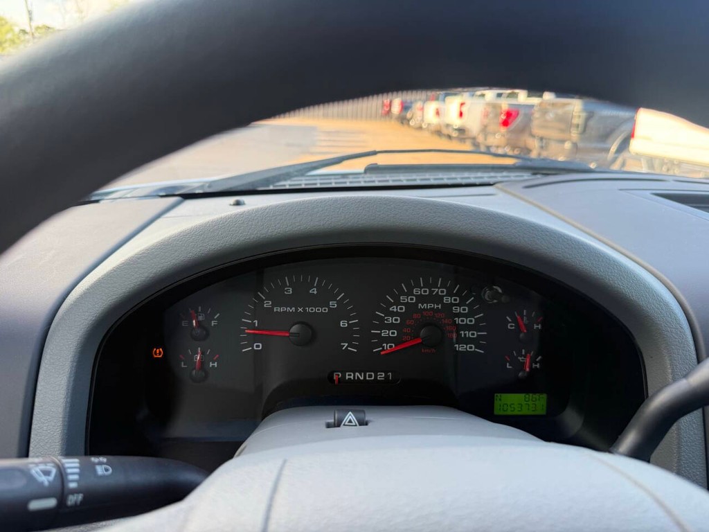 Ford F-150 Vehicle Full-screen Gallery Image 28