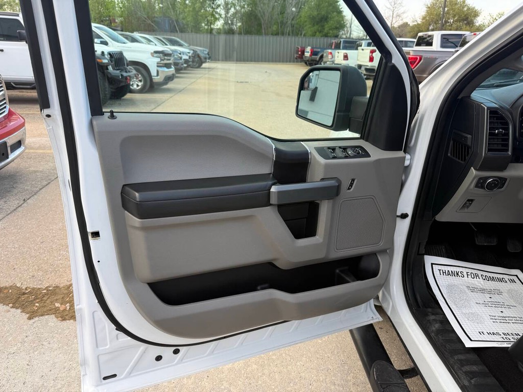 Ford F-150 Vehicle Full-screen Gallery Image 08