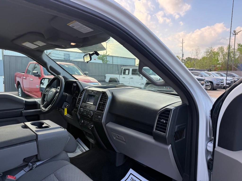 Ford F-150 Vehicle Full-screen Gallery Image 09