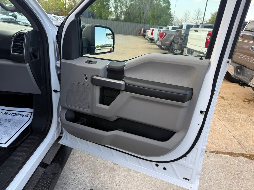 Ford F-150 Vehicle Full-screen Gallery Image 11