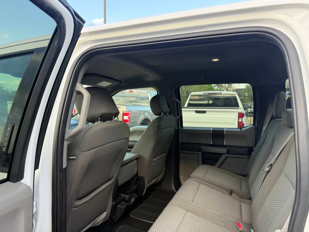 Ford F-150 Vehicle Full-screen Gallery Image 12