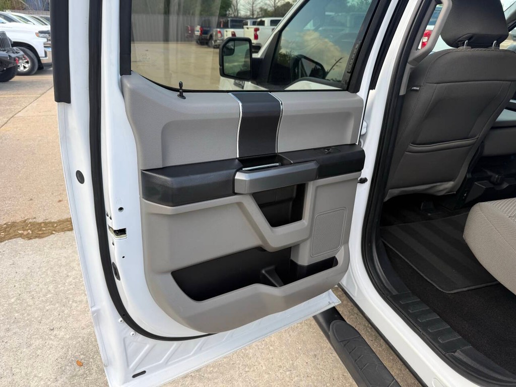 Ford F-150 Vehicle Full-screen Gallery Image 14