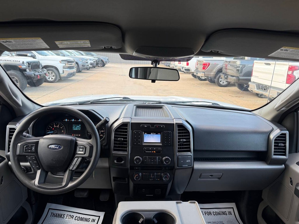 Ford F-150 Vehicle Full-screen Gallery Image 17