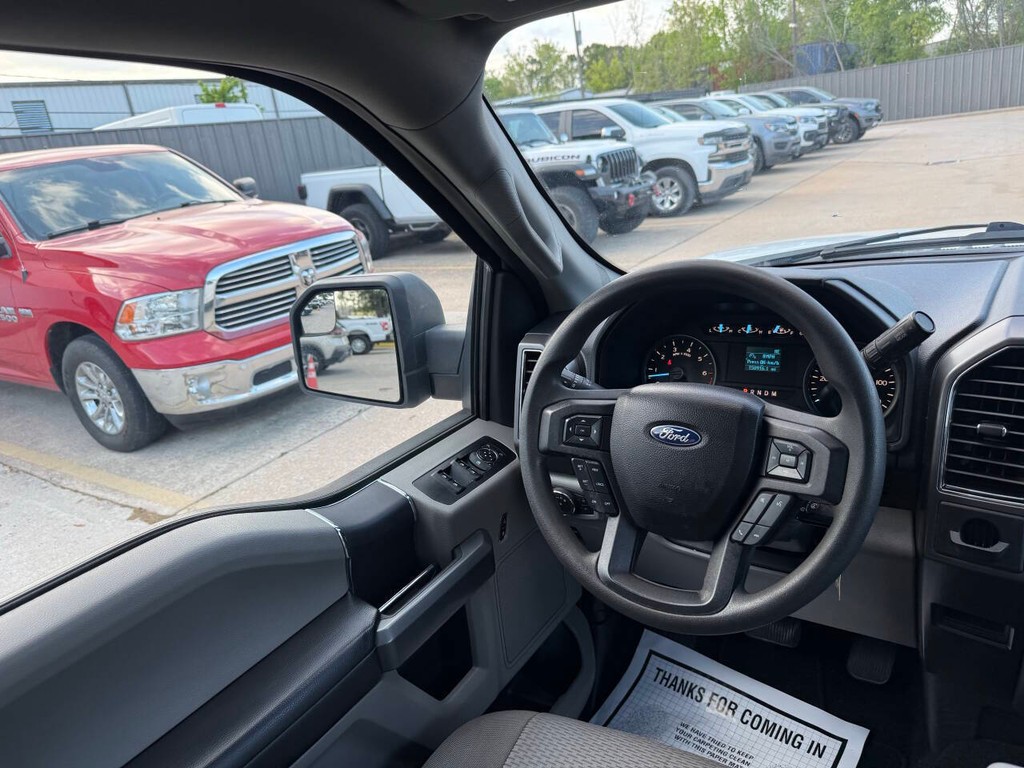 Ford F-150 Vehicle Full-screen Gallery Image 19