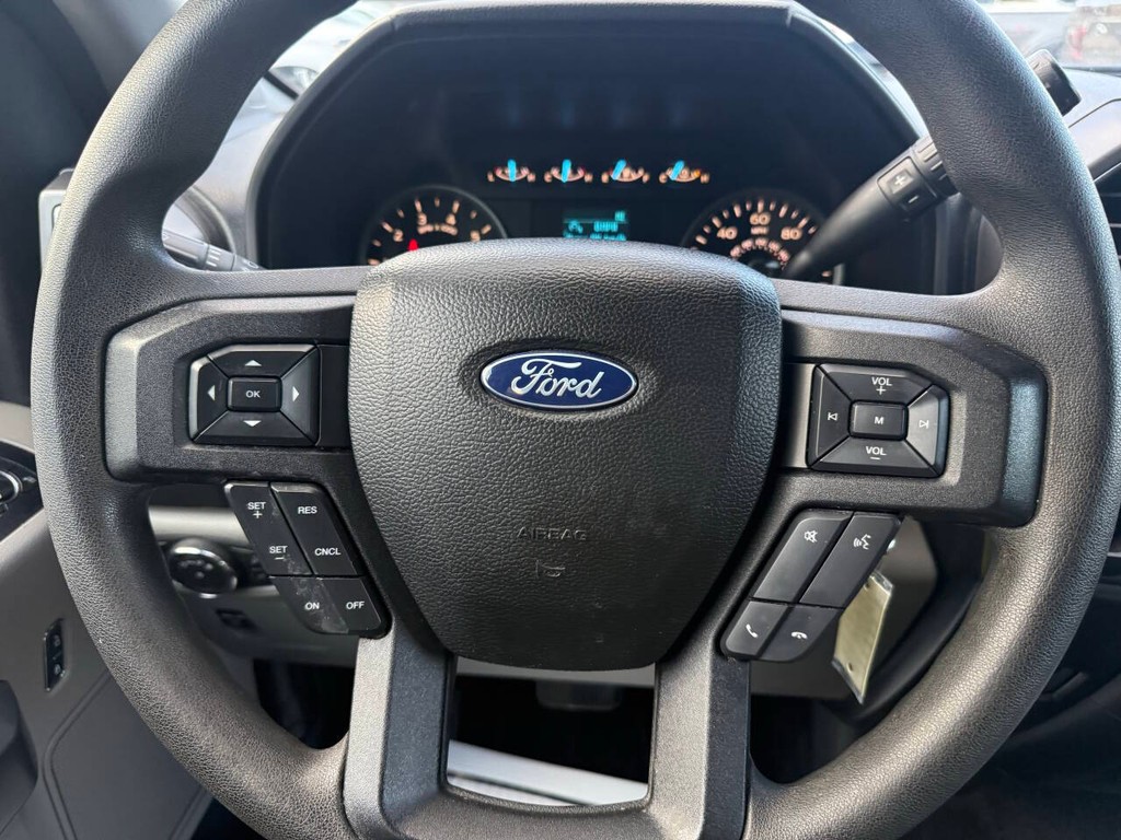 Ford F-150 Vehicle Full-screen Gallery Image 23