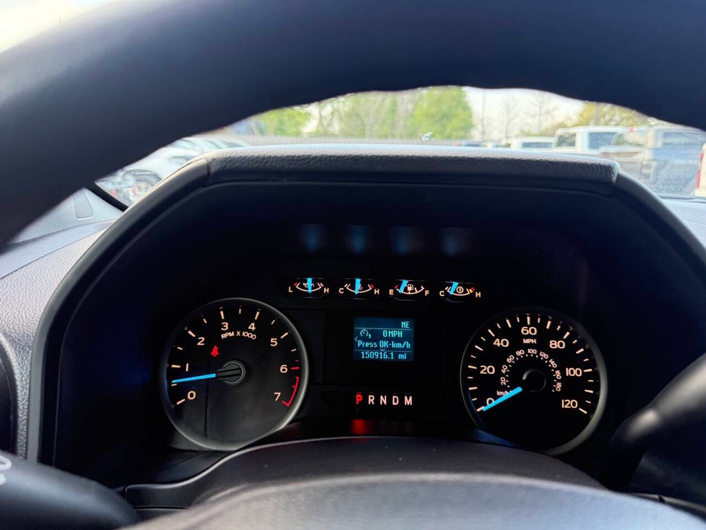 Ford F-150 Vehicle Full-screen Gallery Image 31