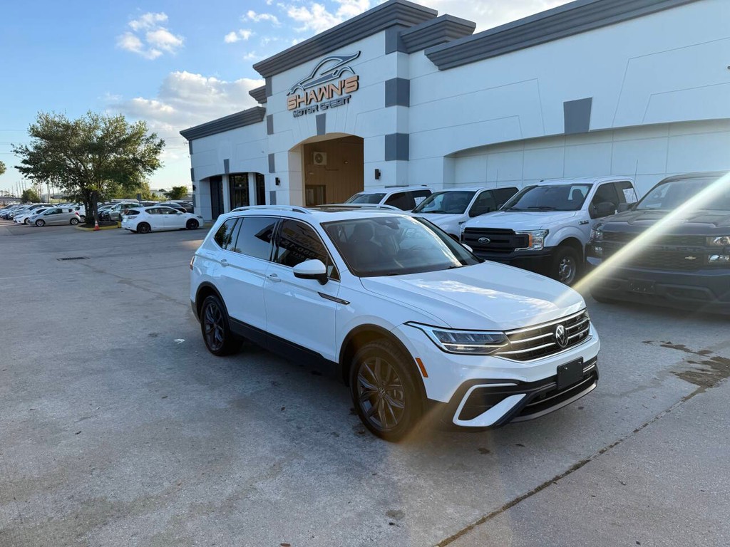 Volkswagen Tiguan Vehicle Full-screen Gallery Image 02