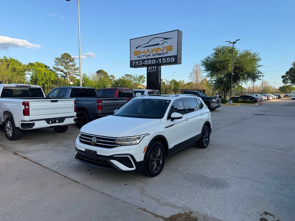 Volkswagen Tiguan Vehicle Full-screen Gallery Image 03