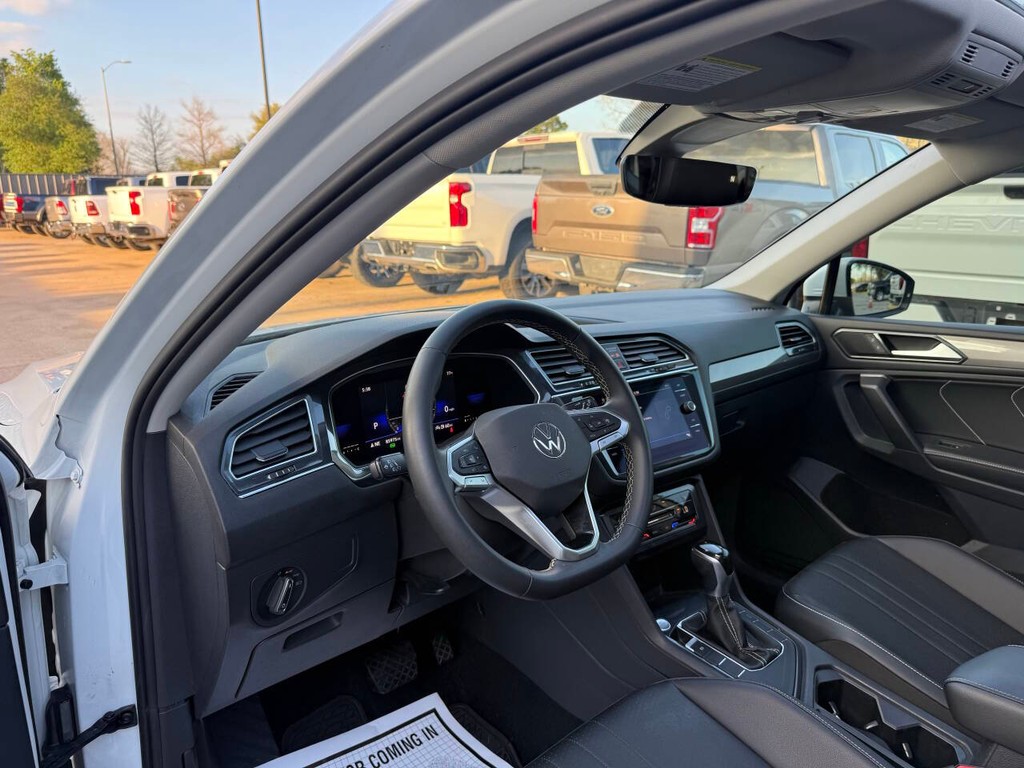 Volkswagen Tiguan Vehicle Full-screen Gallery Image 06