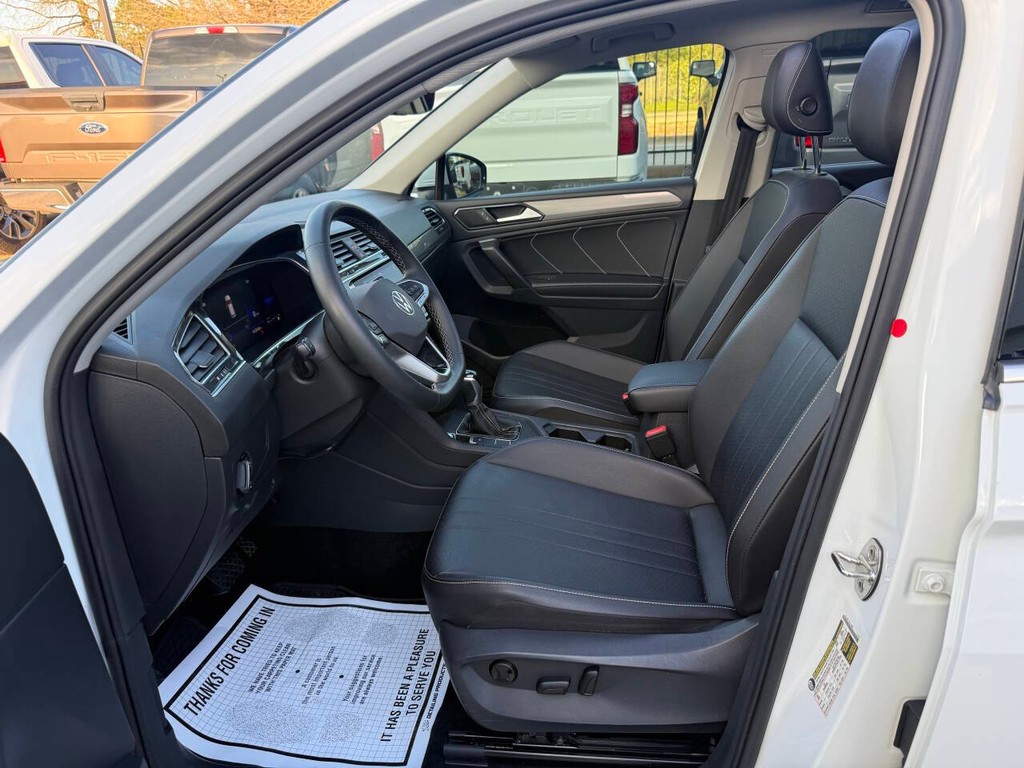 Volkswagen Tiguan Vehicle Full-screen Gallery Image 07