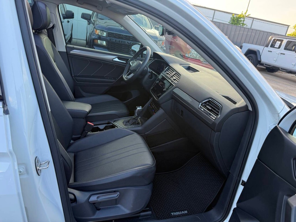 Volkswagen Tiguan Vehicle Full-screen Gallery Image 10