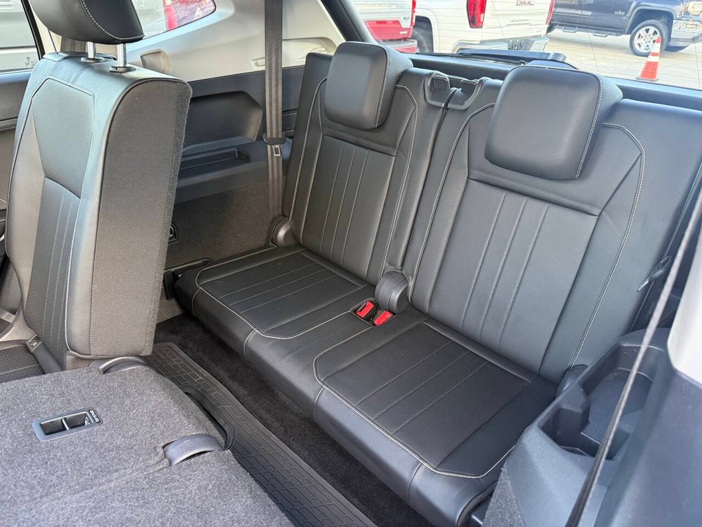 Volkswagen Tiguan Vehicle Full-screen Gallery Image 14