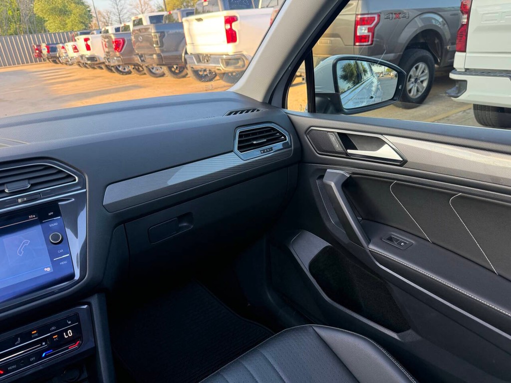 Volkswagen Tiguan Vehicle Full-screen Gallery Image 22