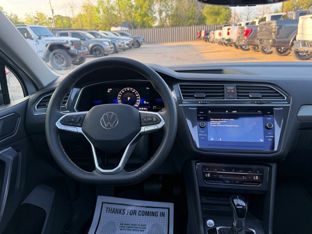 Volkswagen Tiguan Vehicle Full-screen Gallery Image 23