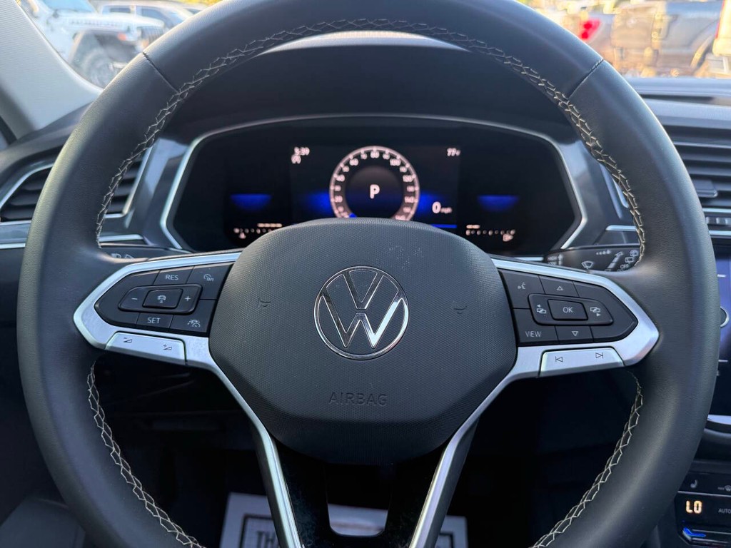 Volkswagen Tiguan Vehicle Full-screen Gallery Image 25